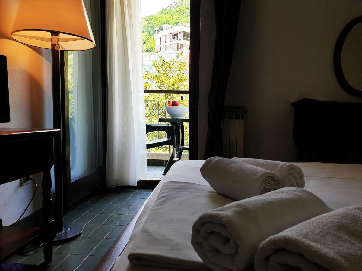 Hotel Sumadija Rafailovici Bečići Exteriör bild