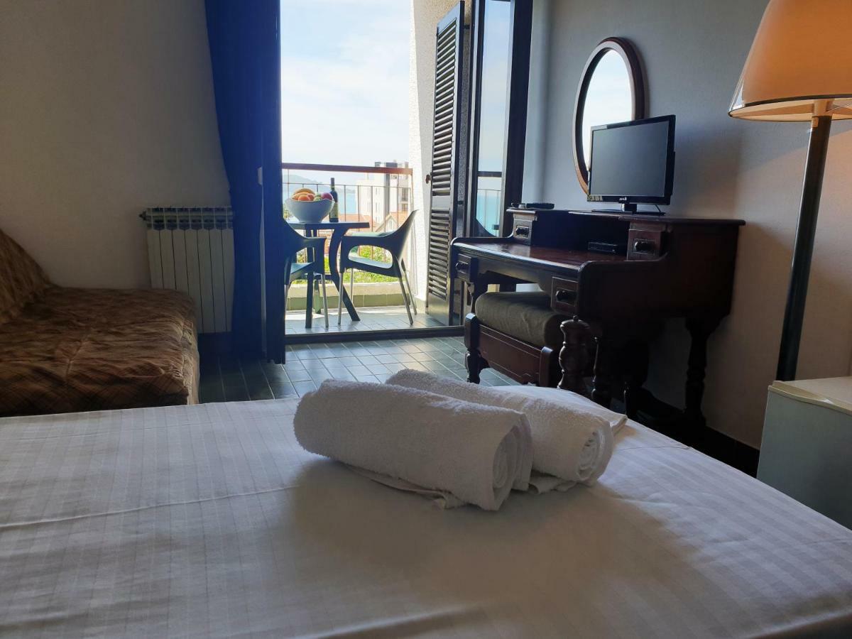 Hotel Sumadija Rafailovici Bečići Exteriör bild