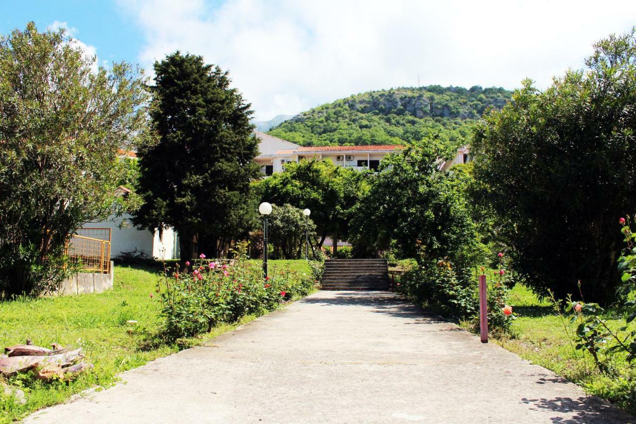 Hotel Sumadija Rafailovici Bečići Exteriör bild