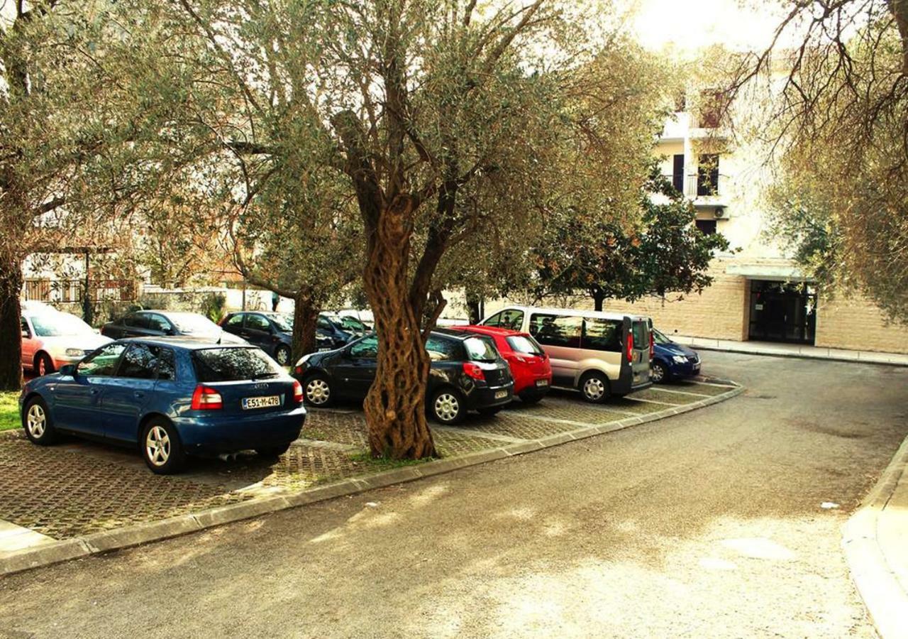 Hotel Sumadija Rafailovici Bečići Exteriör bild