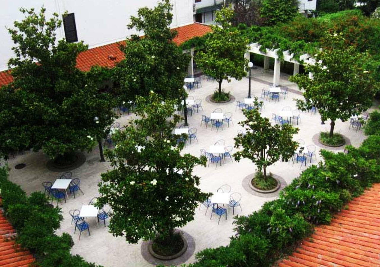 Hotel Sumadija Rafailovici Bečići Exteriör bild