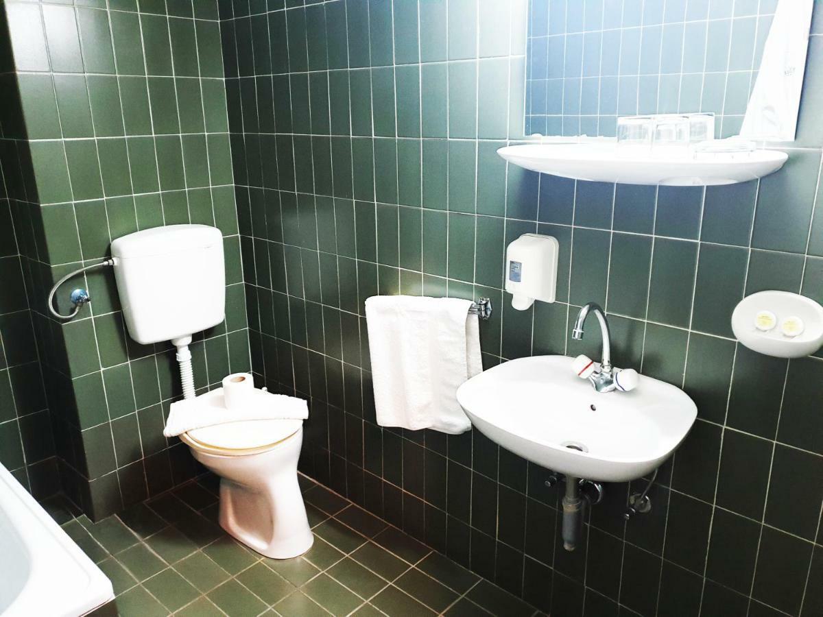 Hotel Sumadija Rafailovici Bečići Exteriör bild