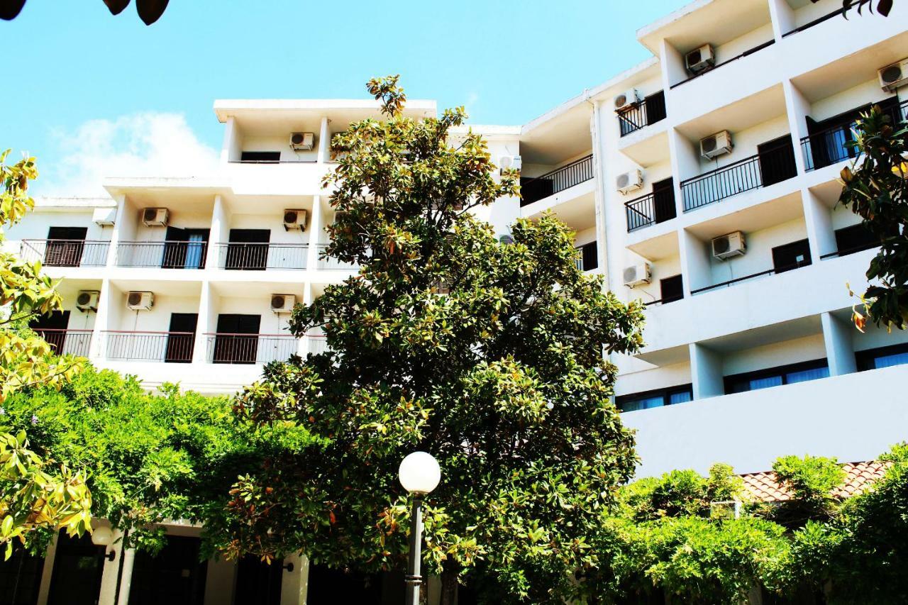 Hotel Sumadija Rafailovici Bečići Exteriör bild